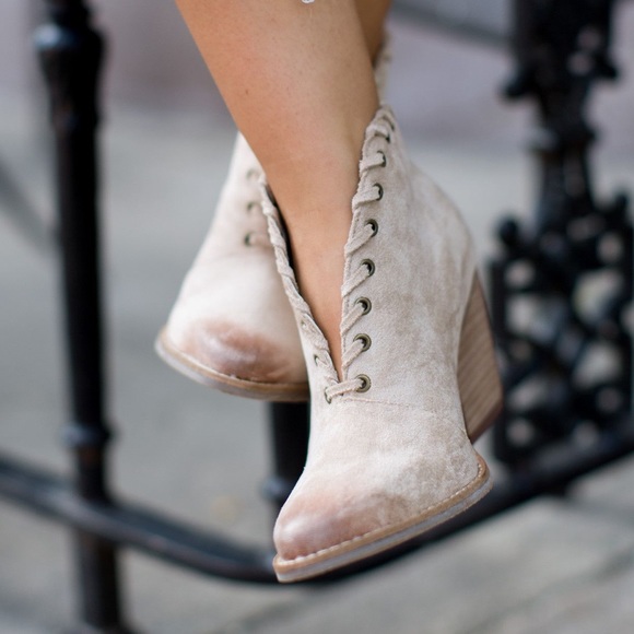 Matisse Shoes - NEW Coconuts by Matisse Alabama Suede Bootie
